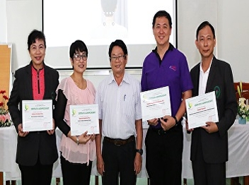 Vietnam in order to organize the
“Knowledge Sharing: Holistic Health Care
for Elderly”