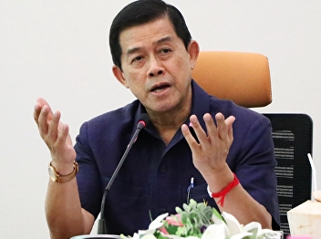 Mr. Korn Dabbaransi who visits College
of Allied Health Sciences and Samut
Songkhram Education Center this morning.