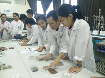 นศ.แพทย์แผนไทยชั้นปี 4 ฝึกจำแนกสมุนไพร
(คณาเภสัช) ตามหลักเภสัชกรรมไทย