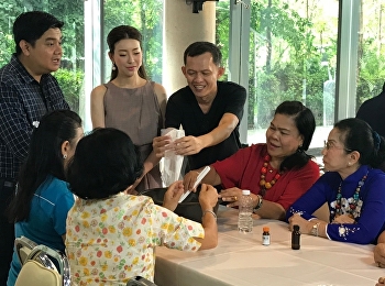 บันทึกเทป รายการ”ห้องเรียนวัยเก๋า”
ในหัวข้อ “สบู่เหลวย่านาง สูตรผิวผ่อง”
และ “ครีมน้ำมันมะพร้าว”