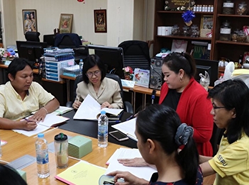 Project for improving the poverty
problems Committee Meeting at fl.3,
Srichudhabha Building, Graduate School
in Suan Sunandha Rajabhat University.