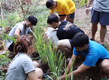 ชมรมกองกำลังอาสา วิทยาลัยสหเวชศาสตร์
มหาวิทยาลัยราชภัฏสวนสุนันทา
ศูนย์การศึกษาจังหวัดสมุทรสงคราม
จัดกิจกรรมทำสวนสมุนไพรสาธารณสุขมูลฐานและทาสีแทงค์น้ำให้กับโรงเรียนชลประทานแก่งกระจาน