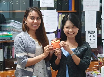 บุคลากรสำนักงานวิทยาลัยสหเวชศาสตร์
ขอขอบคุณ คุณจิณห์จุฑา ศรีเหรา
หัวหน้าสำนักงาน
ที่สร้างขวัญและกำลังใจให้กับน้องๆ
ด้วยการแจกทอง ผู้โชคดี