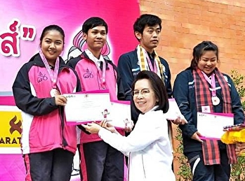 ขอแสดงความยินดีกับนางสาวปัทมภรณ์
บุญญาวรกุล
นักศึกษาสาขาวิชาการแพทย์แผนไทยประยุกต์
ชั้นปีที่ 4 คว้า 1 รางวัล เหรียญทองแดง
ประเภทกีฬา หมากกระดานคู่ผสม