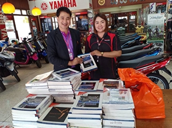librarian at College of Allied Health
Science, Suan Sunandha Rajabhat
University as a faculty representative
received a ton of Management, and Health
Textbooks bestowed by Bhibhattanakanyon
Limited Partnership (Mae Klong Branch)
in Samut Songkhram
