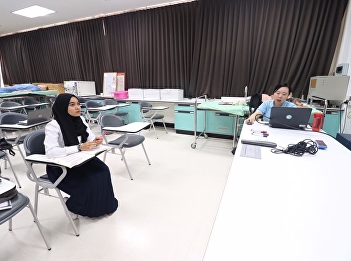 Lecturer Mu Ge, Chinese lecturer from
The Confucius Institute at
Huachiewchalermprakiat University tought
“Basic Chinese Language” for Traditional
Chinese Medicine (TCM)