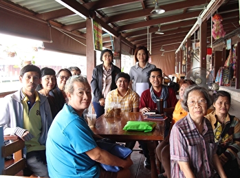 visited Bangnoi Floating Marketing
Community in Bangkontee District of
Samut Songkhram aimed to do the research
survey on household income and move
forward the Rajabhat's Strategy Project
for local development.
