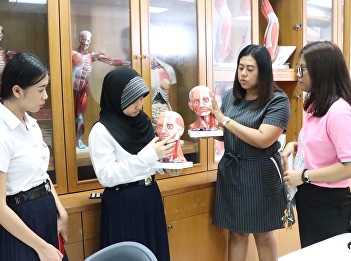 Year 1 students learn about teaching
materials for teaching and learning in
the laboratory. To create knowledge and
understanding about being a medical
secretary
