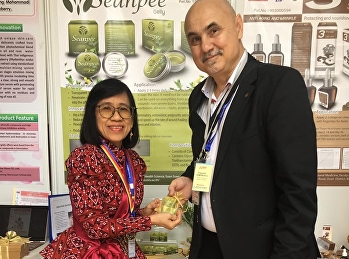 ขอแสดงความยินดีกับผลงานวิจัยนวัตกรรมเรื่อง
: Seanpee Gally ในงาน EUROINVENT
EUROPEAN EXHIBITION OF CREATIVITY AND
INNOVATION 2019 ณ ประเทศโรมาเนีย