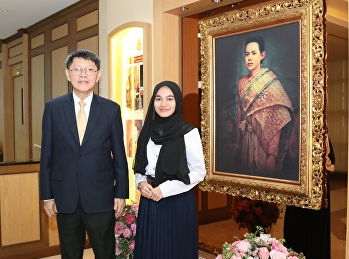 นักศึกษาชั้นปี 1 สาขาวิชาการแพทย์แผนจีน
ที่ได้รับทุนศึกษาแลกเปลี่ยนจากสถาบันขงจื่อการแพทย์แผนจีน
มหาวิทยาลัยหัวเฉียวเฉลิมพระเกียรติ
ให้ไปศึกษาเรียนรู้ ณ
มหาวิทยาลัยการแพทย์แผนจีนเทียนจิน
สาธารณรัฐประชาชนจีน