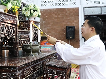 เจ้าภาพสวดพระอภิธรรมศพนายประยูร เสมอจิตร
บิดาของนายยุทธนา เสมอจิตร
เจ้าหน้าที่บรรณารักษ์วิทยาลัยสหเวชศาสตร์