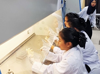 Learn about the use of selective and
differential media in bacterial culture.