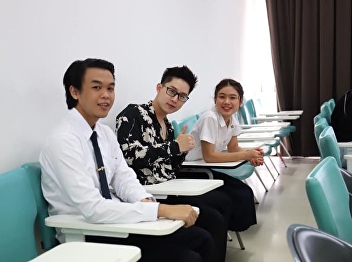 Khun Toptap-Napat Chokchindachai took a
videotape to introduce him to the field
of cannabis medicine.