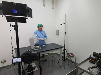 Filming the process of using
pharmaceutical quality control tools In
the course of Thai Pharmacy 4, it is
used to support online learning.